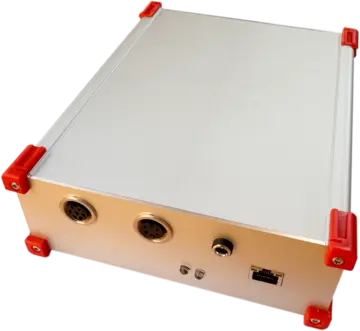 Sensorbox vorne: Anschlüsse für die optionalen Draht- und Gassensoren, Spannungsversorgung und Ethernet
