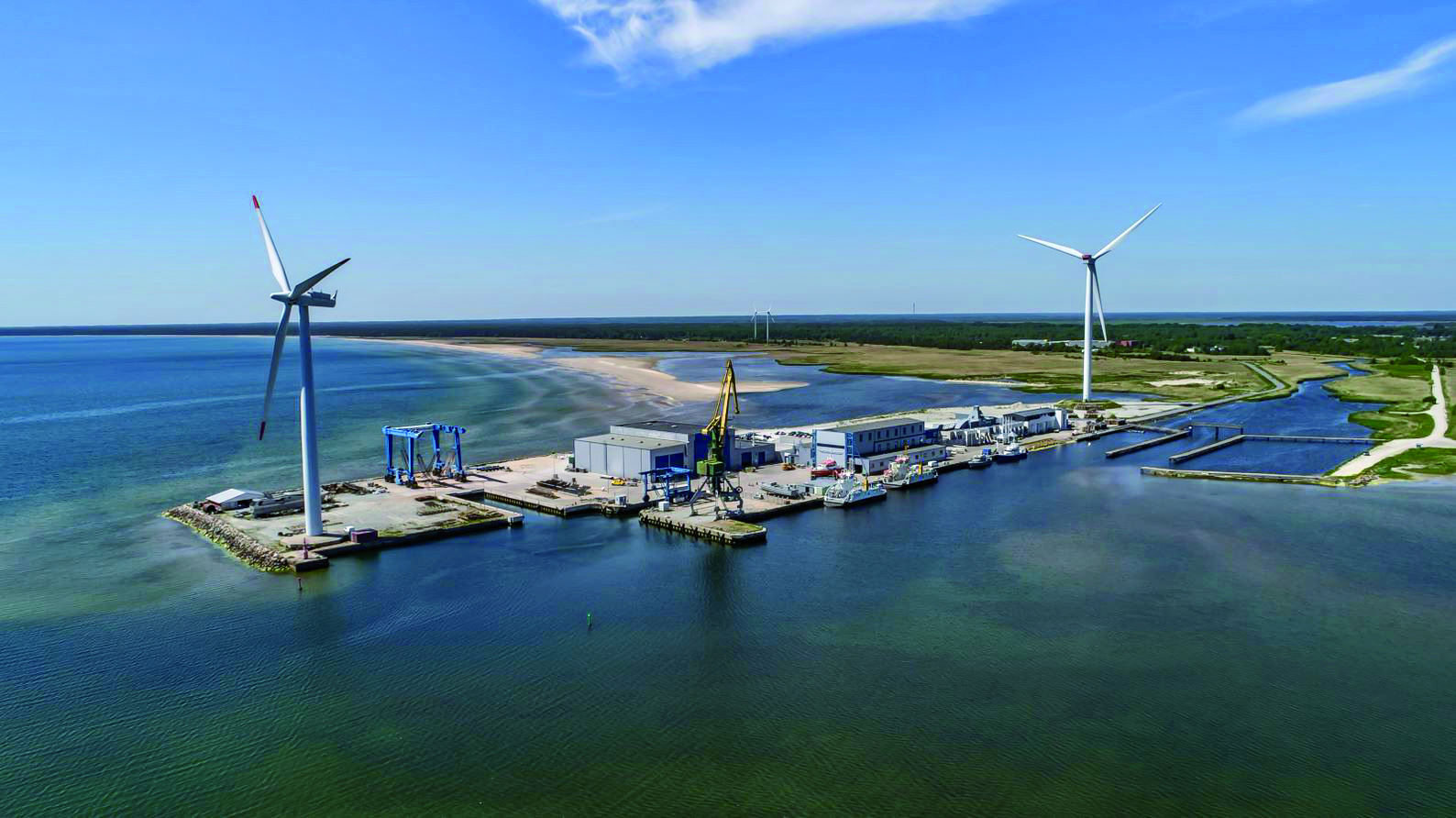 Baltic Workboats - zwei Windräder erzeugen ausreichend Strom für die Werft, sowie benachbarte Wohnhäuser.